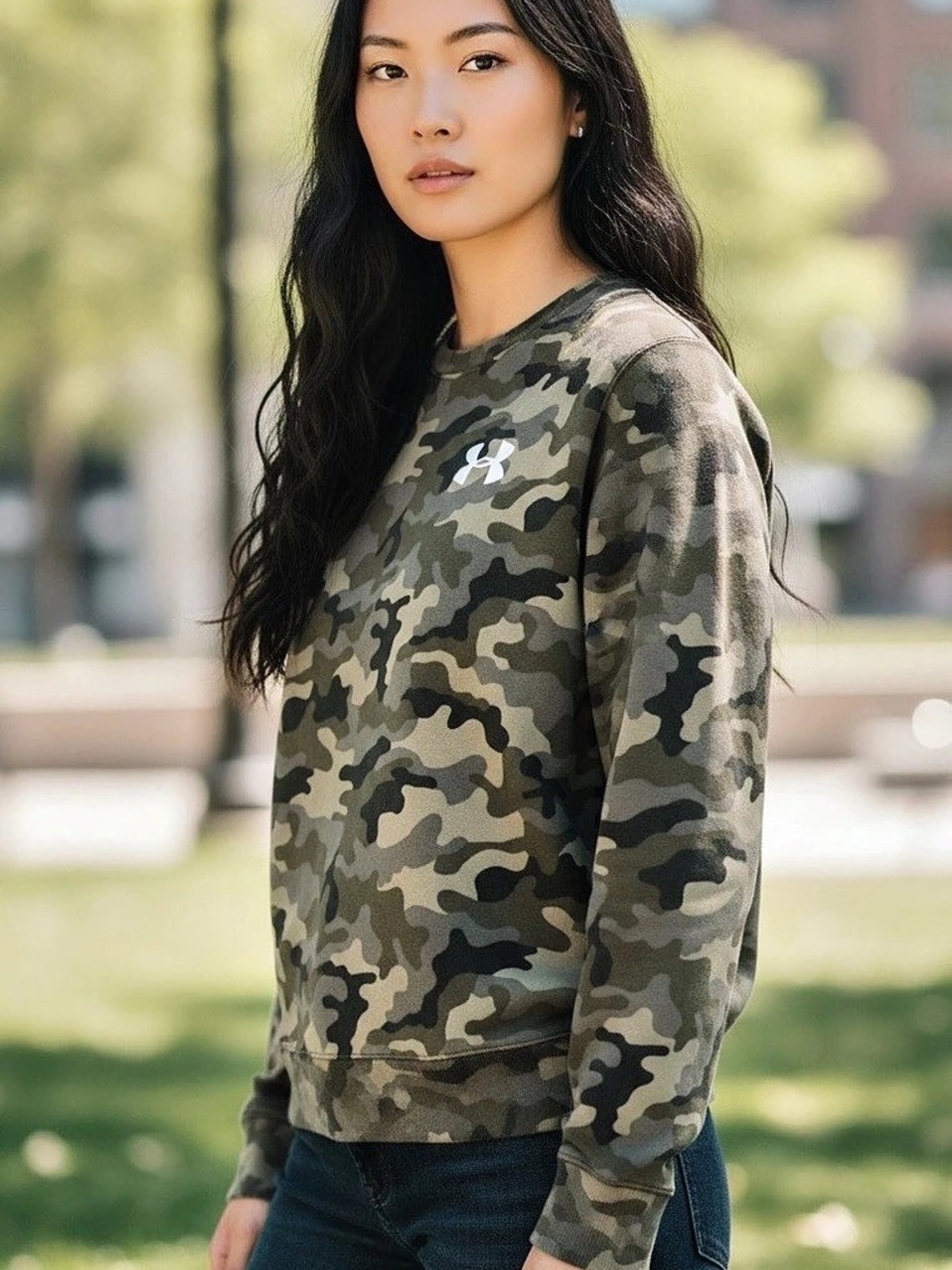Under Armour Camo Crewneck Sweatshirt in Green & Black Like New- M oversized